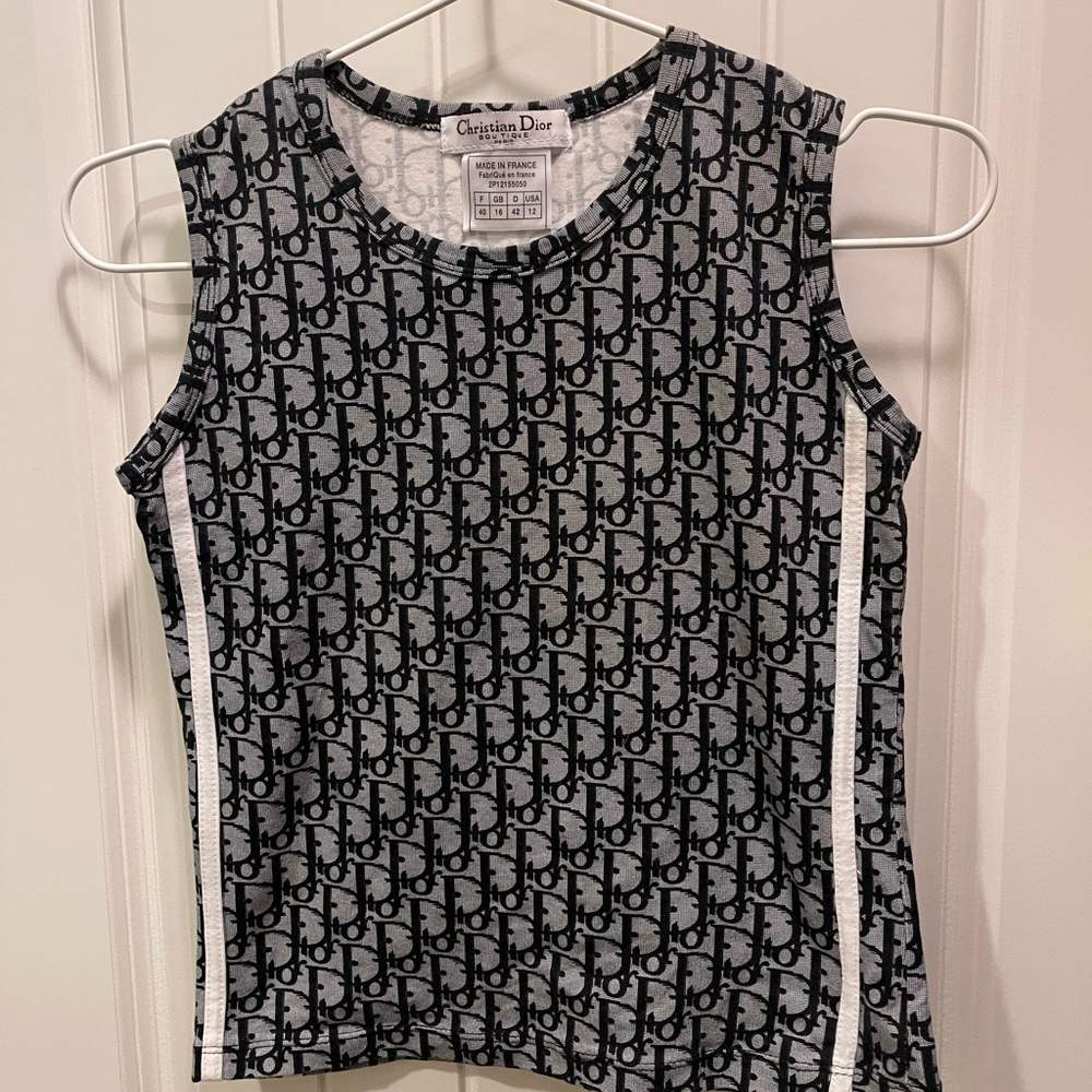Size 12us but run small because it is body shirt it will be size 6 or 8 us